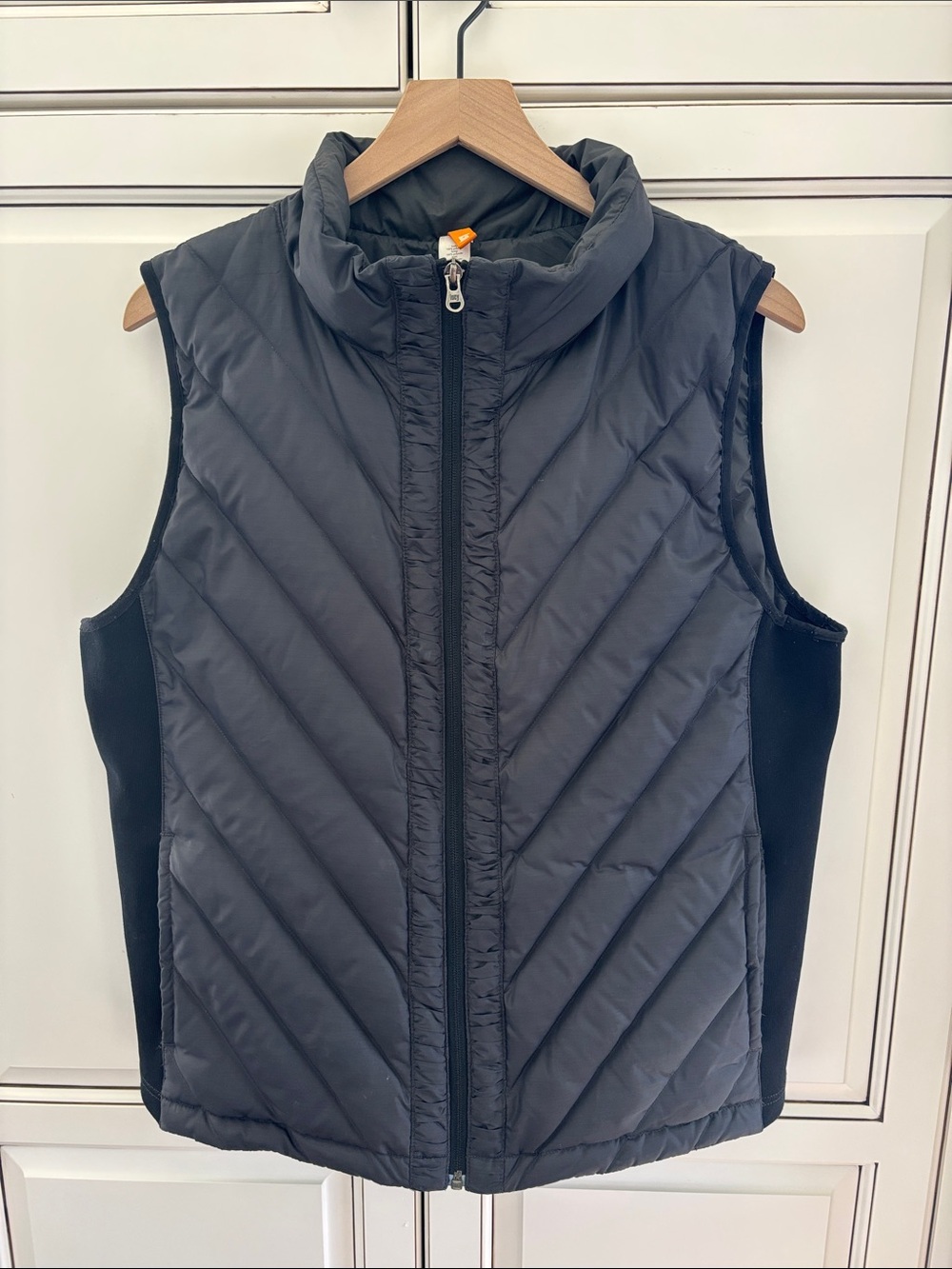 Lucy Down Fill Puffer Vest Women’s Size XL Black Zip Pockets Feminine Stretch